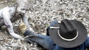 Carl Grimes e o zumbi do pântano