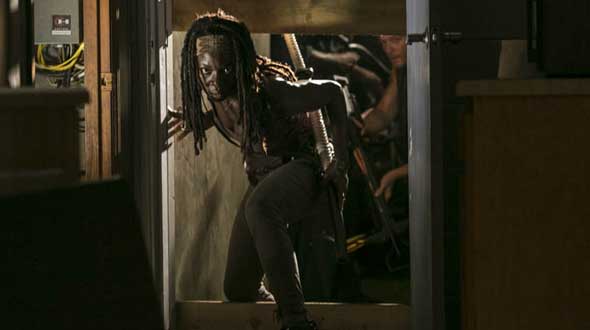 Governador ataca Michonne em novo vídeo promocional no S03E08, 