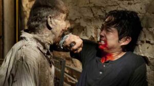 Glenn VS Zumbi no S03E07 de The Walking Dead