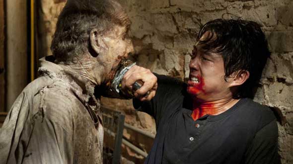 Glenn VS Zumbi no S03E07 de The Walking Dead