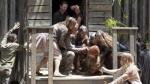 Rick e Daryl encontram um velho estranho no S03E07 de The Walking Dead