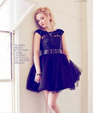 Emily Kinney Glamoholic 04