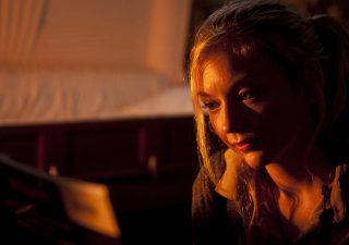 Beth greene (emily kinney) no 13º episódio da 4ª temporada (s04e09) de the walking dead.