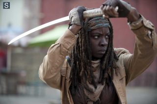 Michonne (danai gurira) no 16º episódio da 4ª temporada de the walking dead.