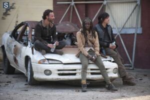 Andrew Lincoln (Rick Grimes), Danai Gurira (Michonne) e Norman Reedus (daryl Dixon) no 16º episódio da 4ª Temporada de The Walking Dead.