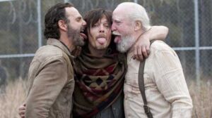 Andrew Lincoln (Rick Grimes), Norman Reedus (Daryl Dixon) e Scott Wilson (Hershel Greene) no 16º episódio da 4ª Temporada de The Walking Dead.