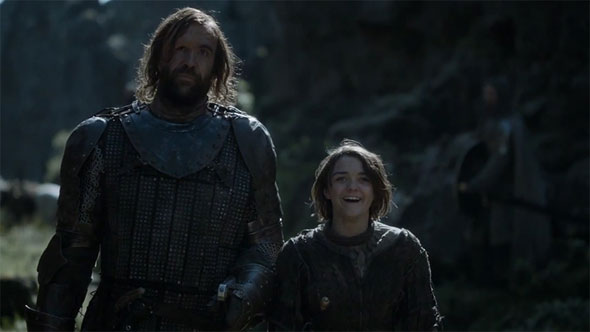 game-of-thrones-4-temporada-arya-stark-rindo-cão-de-caça