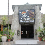 one piece premiere show 2014 universal studios japan usj Feast Restaurant dos Chapéu de Palha fachada