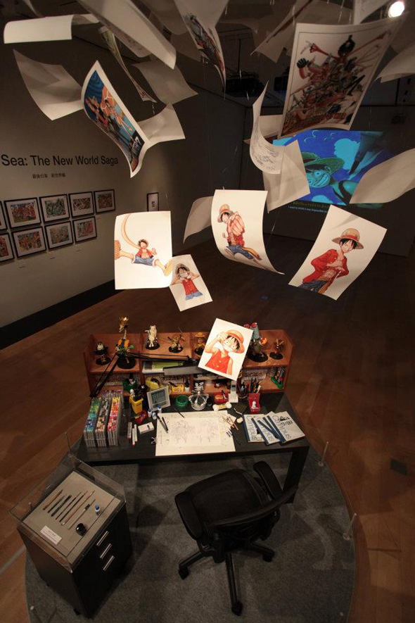 Representação da mesa de trabalho do Oda na exposição de One Piece em Taiwan.