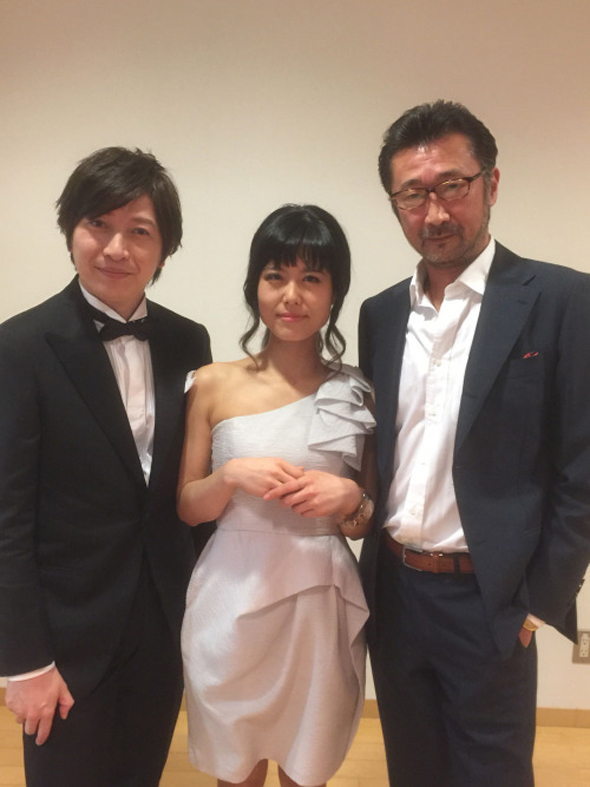 Daisuke Ono (Melhor Ator e Personalidade do Ano), Miyuki Sawashiro (Melhor Atriz Coadjuvante) e Akio Ohtsuka (Kei Tomiyama Award) 