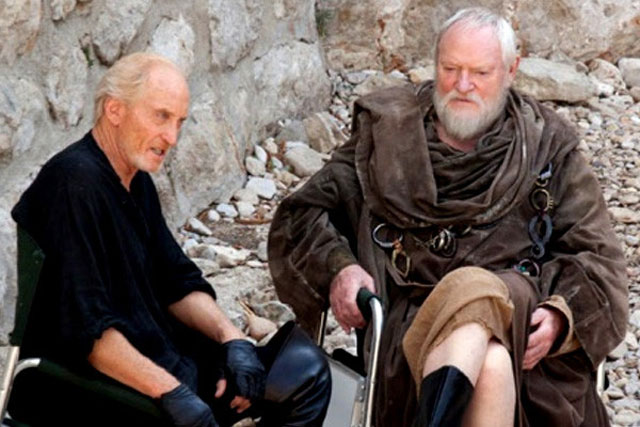 Game of Thrones Bastidores Charles Dance Tywin Lannister Julian Glover Maester Pycelle