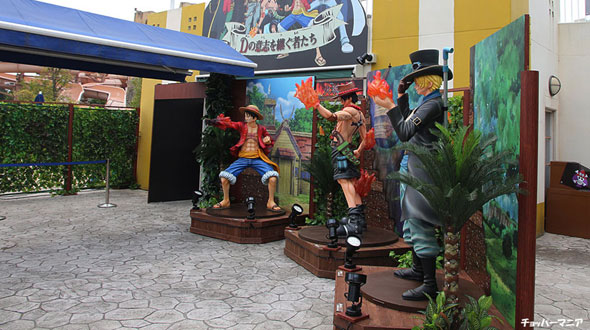 One-Piece-Laguna-Ten-Bosch-2015-Estátuas-Luffy-Ace-Sabo