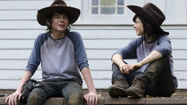 The-Walking-Dead-Imagens-Bastidores-Chandler-Riggs-Dublê
