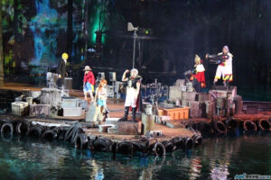 One Piece USJ Universal Studios Japan Premier Show 2015 Apresenta%C3%A7%C3%A3o Live Action 13 Marinha Nami Luffy Sanji