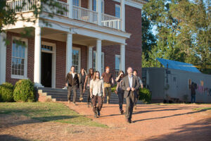 the walking dead s06e11 extra 04 hilltop rick daryl michonne jesus abraham maggie gregory glenn