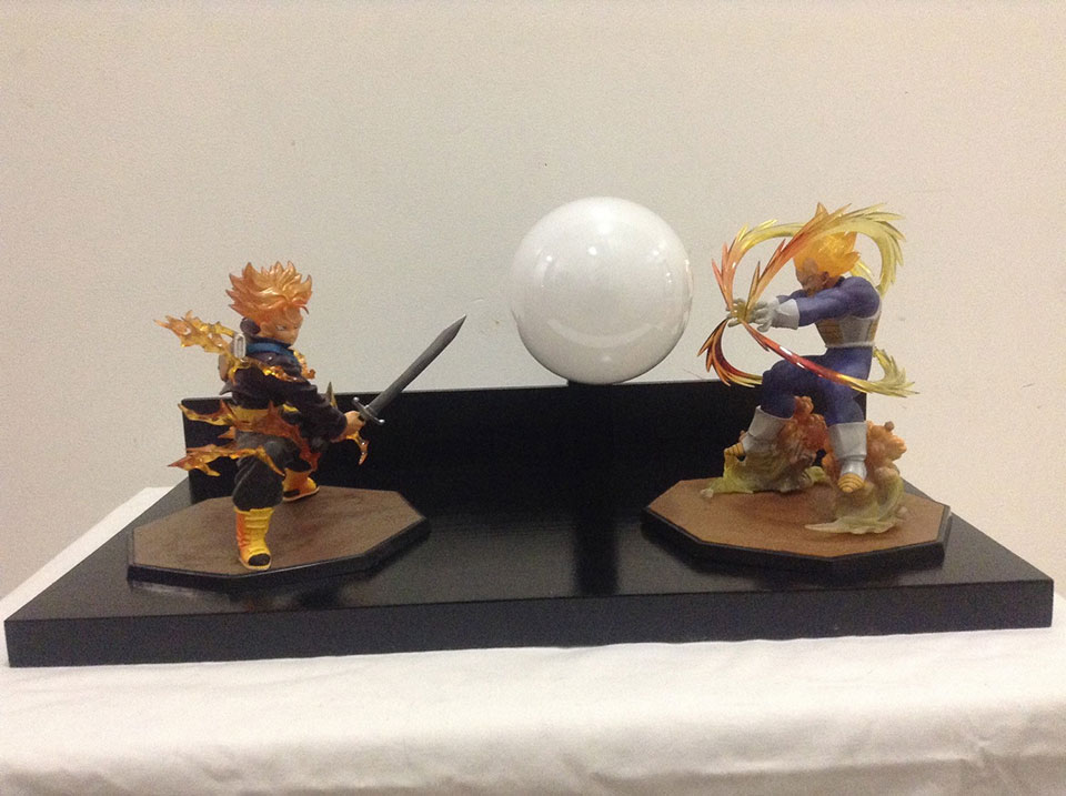 Dragon-ball-luminaria-trunks-vegeta-desligado