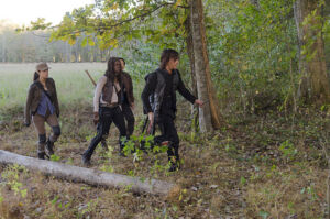 the walking dead s06e15 extra 02 rosita michonne glenn daryl