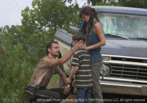 the walking dead s01e05 foto 09 rick carl lori
