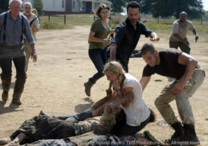 the walking dead s02e08 foto 03 hershel dale maggie beth rick shane t dog