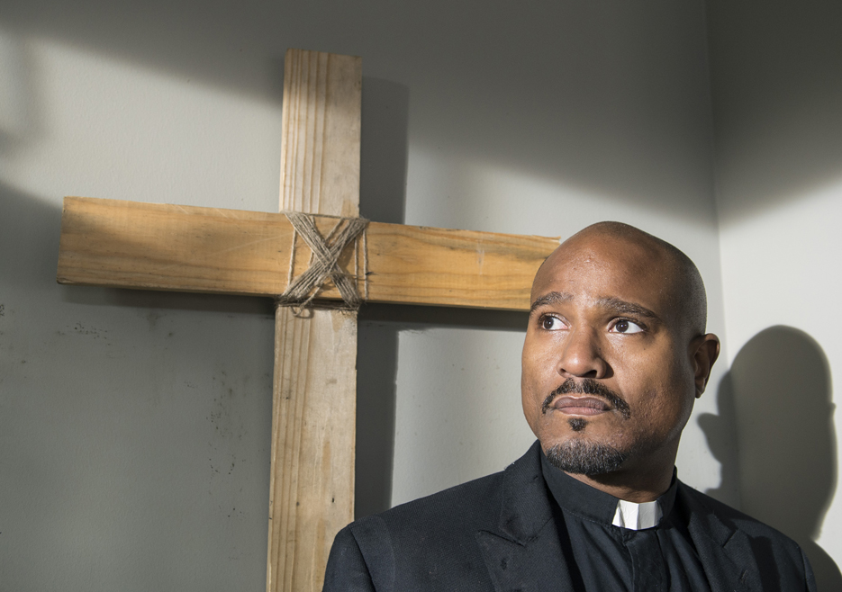 Seth Gilliam, o Padre Gabriel em The Walking Dead, estará no Brasil em 2017 na Geek City