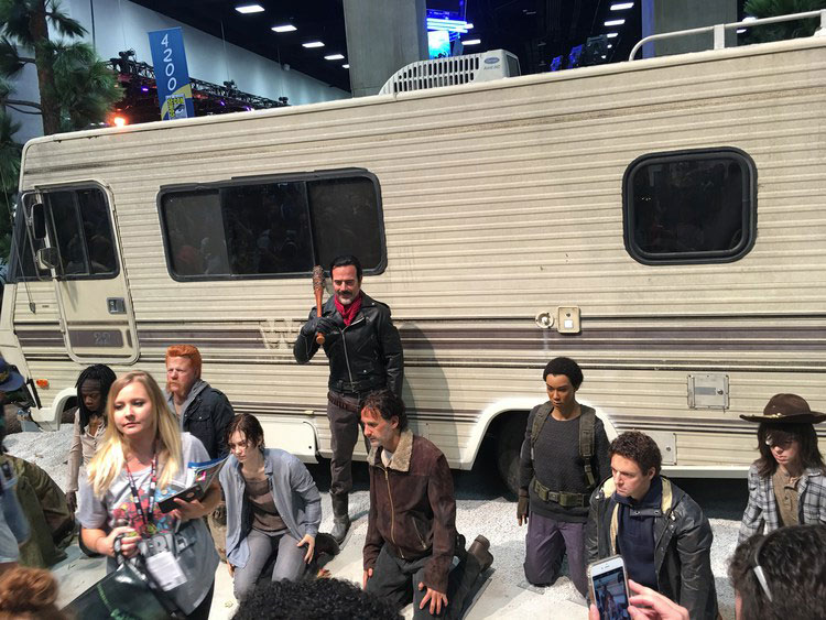 The-walking-dead-sdcc-2016-booth-01