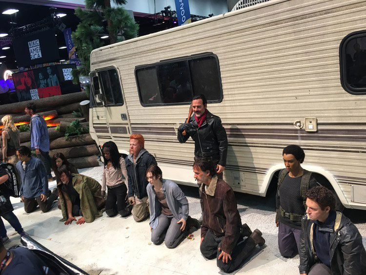 The-walking-dead-sdcc-2016-booth-02