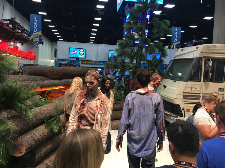 The-walking-dead-sdcc-2016-booth-11