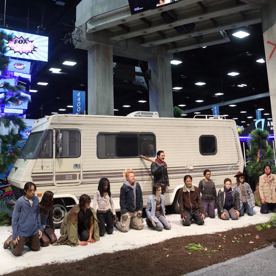 The-walking-dead-sdcc-2016-booth-12