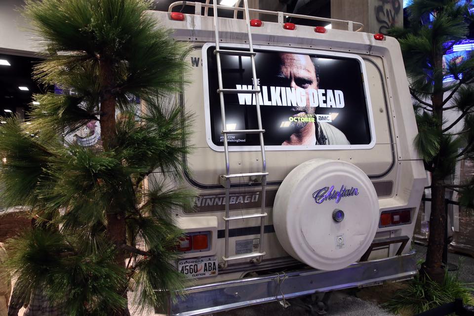 The-walking-dead-sdcc-2016-booth-15