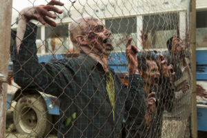 Fear The Walking Dead S02E14 3 Zumbis