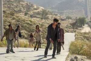 Fear The Walking Dead S02E14 6 Zumbis