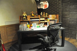 Tokyo One Piece Tower R%C3%A9plica Mesa Eiichiro Oda 2