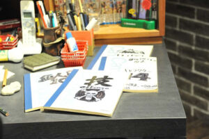 Tokyo One Piece Tower R%C3%A9plica Mesa Eiichiro Oda 6