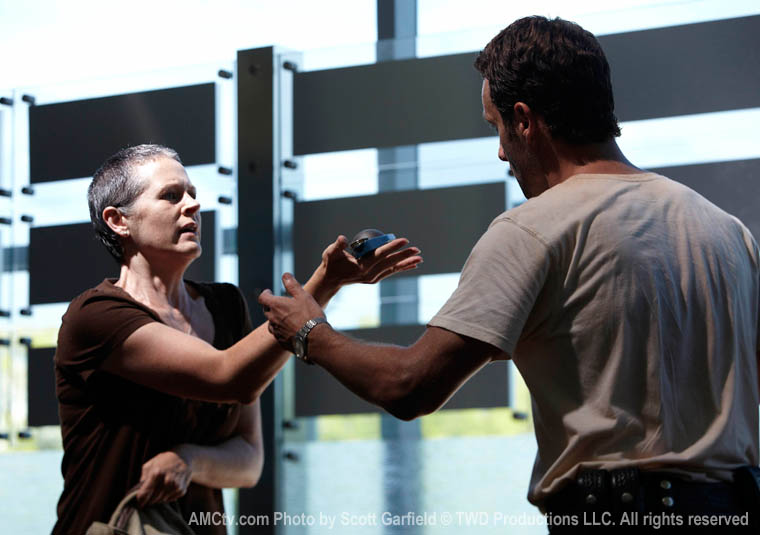 The walking dead s01e06 foto oficial 14 carol rick