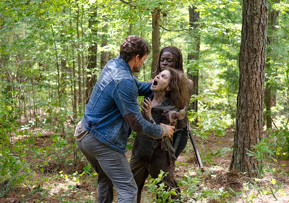 The walking dead s06e10 foto oficial 07 spencer deanna monroe michonne