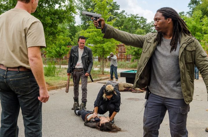 the walking dead s07e08 foto extra 13 negan arat rosita