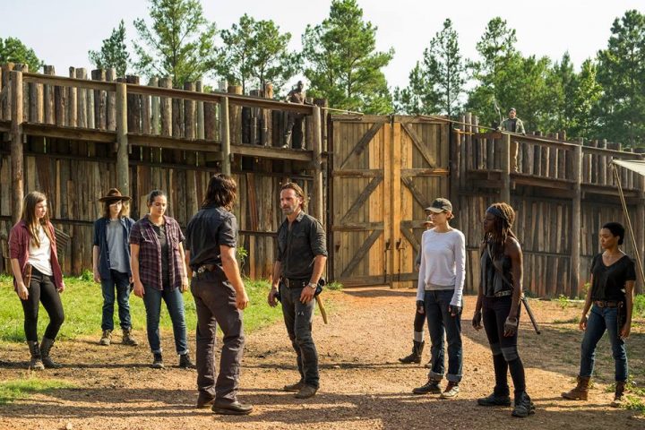 the walking dead s07e08 foto extra 18 enid carl tara daryl rick maggie michonne sasha hilltop