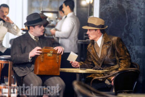 Assassinato no Expresso do Oriente Murder on the Orient Express 8 Josh Gad Hector MacQueen Johnny Depp Edward Ratchett
