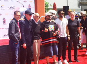 Stan Lee Cal%C3%A7ada da Fama Walk of Fame 2