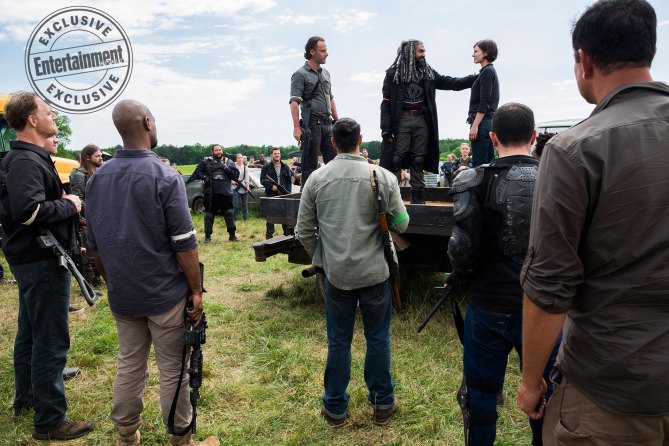 The Walking Dead 8 Temporada S08E01 9 Rick Ezekiel Maggie