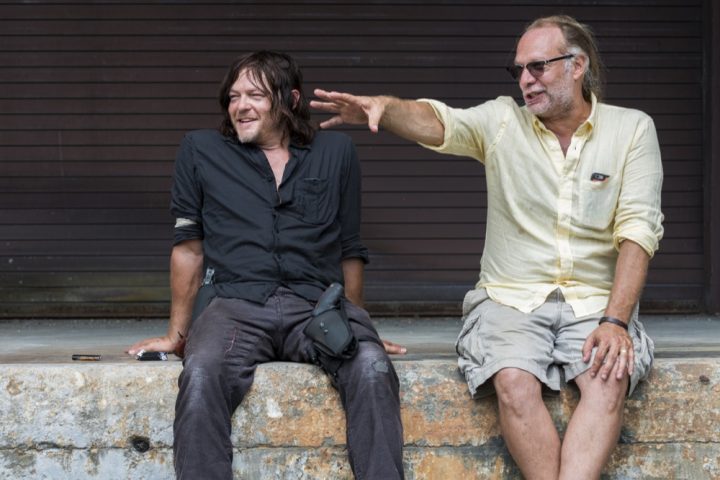 The walking dead 8 temporada s08e01 bastidores 5 norman reedus greg nicotero