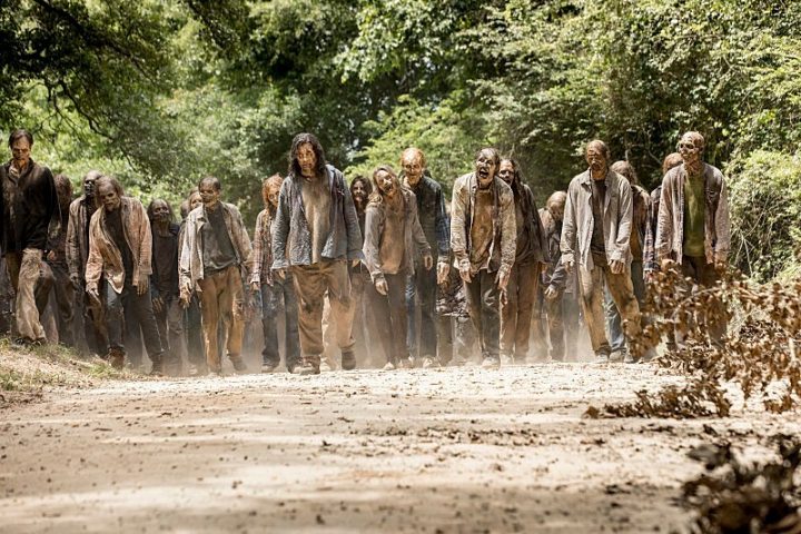 The walking dead s09e05 foto extra 02 zumbis