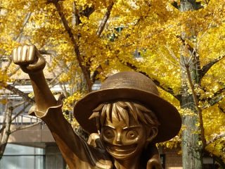 One piece luffy estátua kumamoto 1