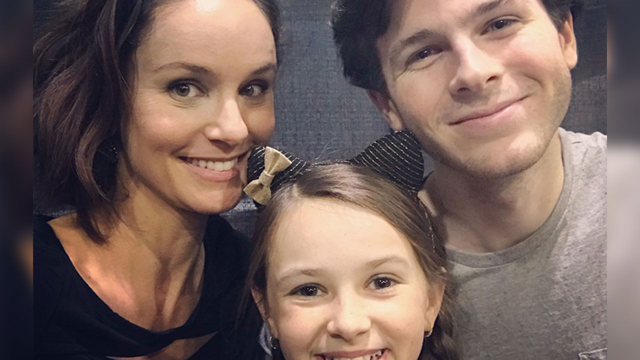 Atriz de The Walking Dead compartilha fotos da “família Grimes” reunida!