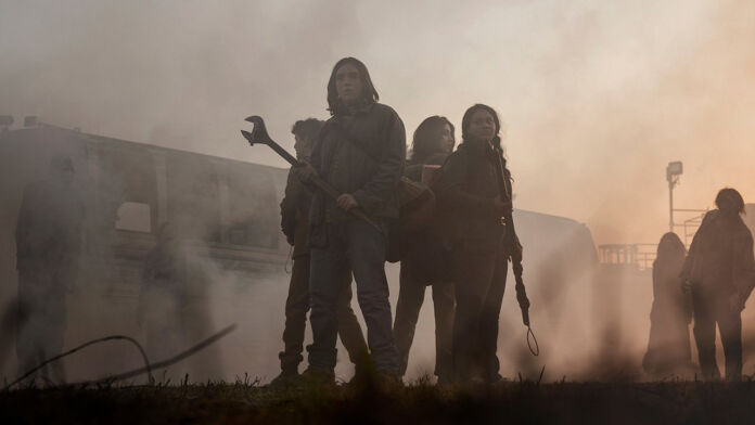 Os personagens de The Walking Dead: World Beyond. Grupo de jovens que cresceram no apocalipse zumbi.