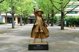 one piece luffy estatua de bronze kumamoto 3