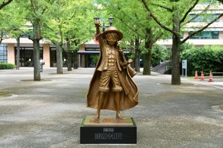 One piece luffy estatua de bronze kumamoto 3