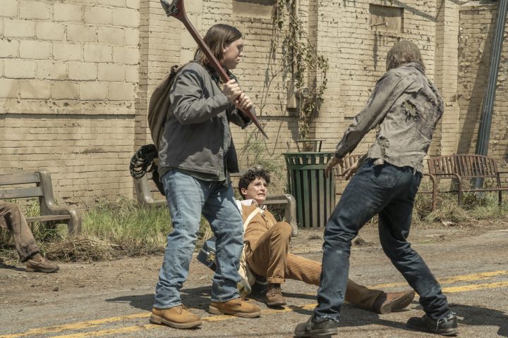 The walking dead world beyond s01e02 foto promocional 30 silas elton zumbi