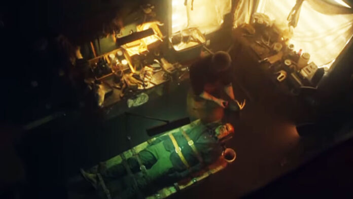 Zumbi é dissecado no 7º episódio da 6ª temporada de Fear The Walking Dead.