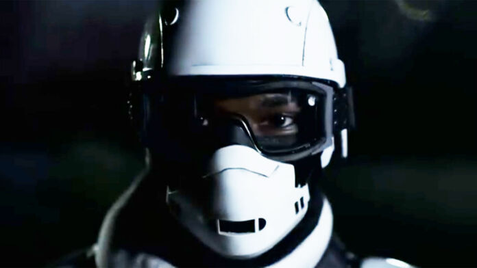 Soldado de Commonwealth no final do trailer dos episódios extras da 10ª temporada de The Walking Dead.